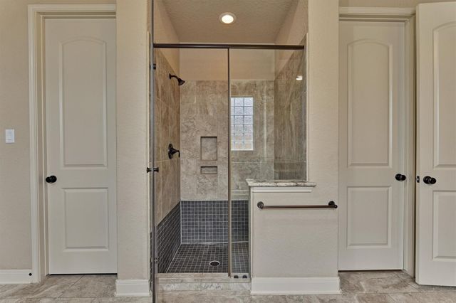 6 Devon Dale Drive, Tomball, TX 77375