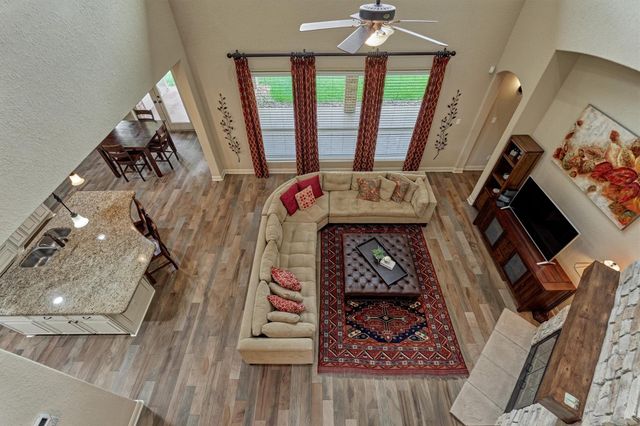 6 Devon Dale Drive, Tomball, TX 77375