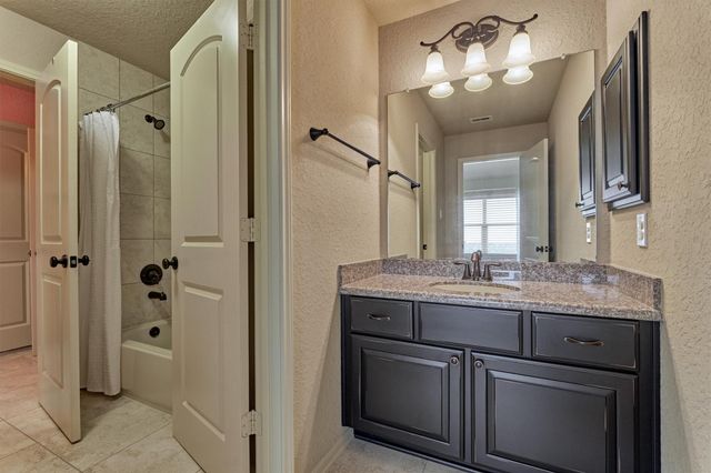 6 Devon Dale Drive, Tomball, TX 77375