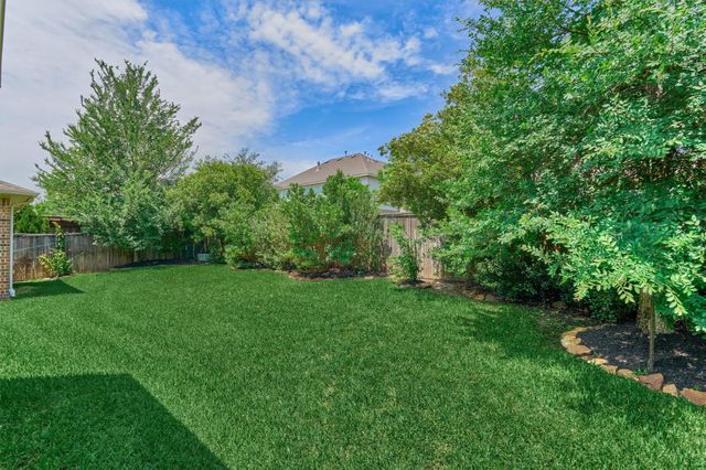 6 Devon Dale Drive, Tomball, TX 77375