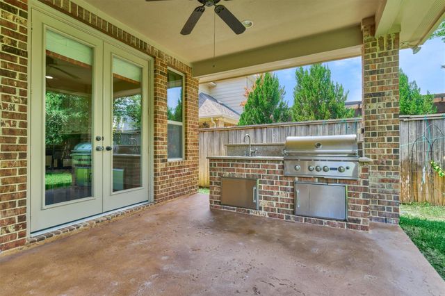 6 Devon Dale Drive, Tomball, TX 77375