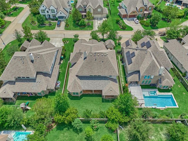 6 Devon Dale Drive, Tomball, TX 77375