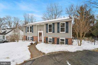 203 KATHERINE LN, Coatesville, PA 19320