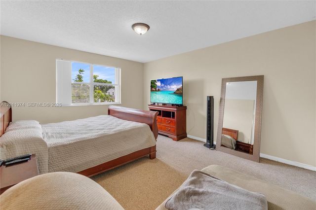 375 W Riverbend Dr, Sunrise, FL 33326