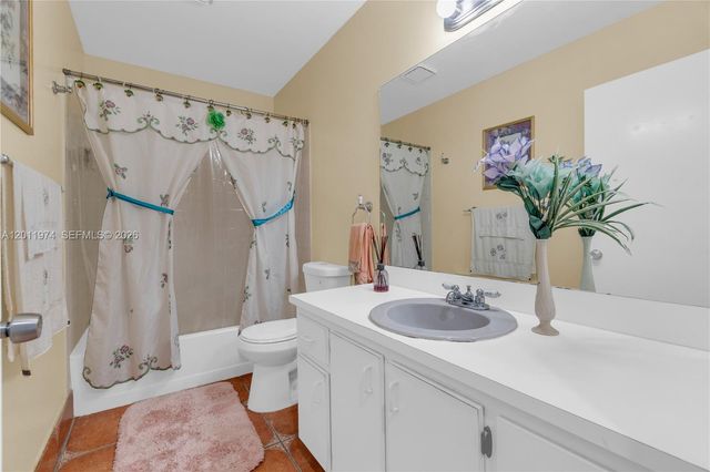 375 W Riverbend Dr, Sunrise, FL 33326