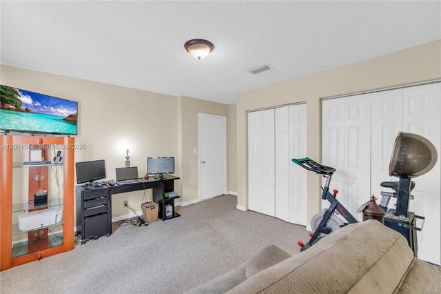375 W Riverbend Dr, Sunrise, FL 33326