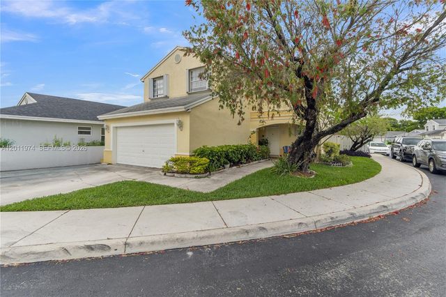 375 W Riverbend Dr, Sunrise, FL 33326