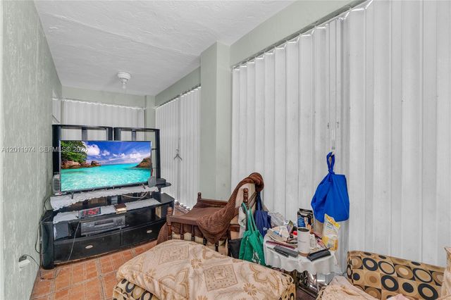 375 W Riverbend Dr, Sunrise, FL 33326