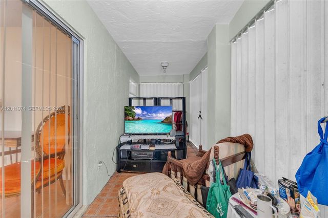 375 W Riverbend Dr, Sunrise, FL 33326