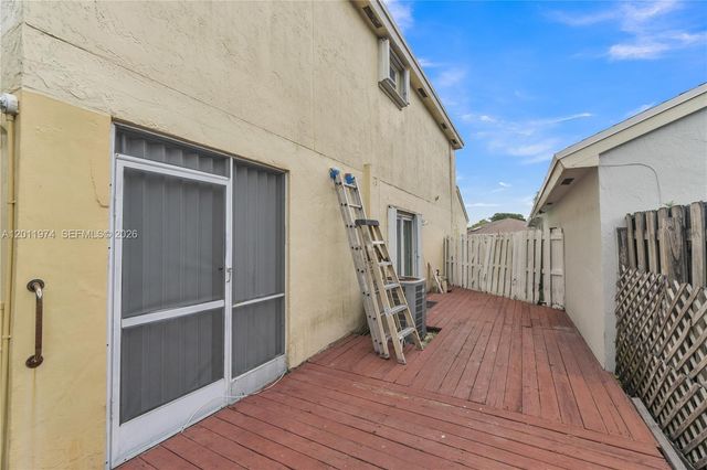 375 W Riverbend Dr, Sunrise, FL 33326