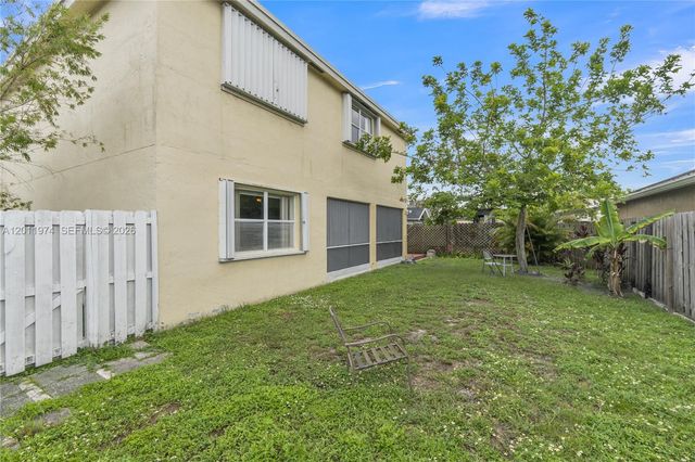 375 W Riverbend Dr, Sunrise, FL 33326