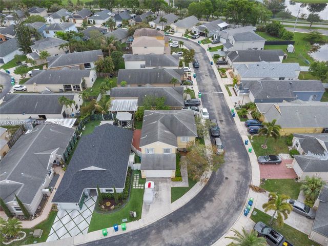 375 W Riverbend Dr, Sunrise, FL 33326