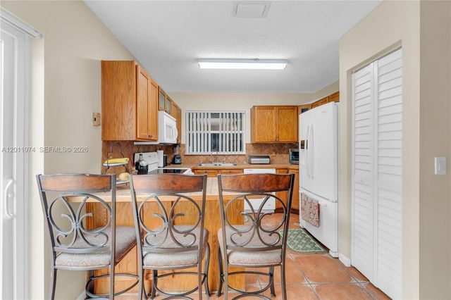 375 W Riverbend Dr, Sunrise, FL 33326