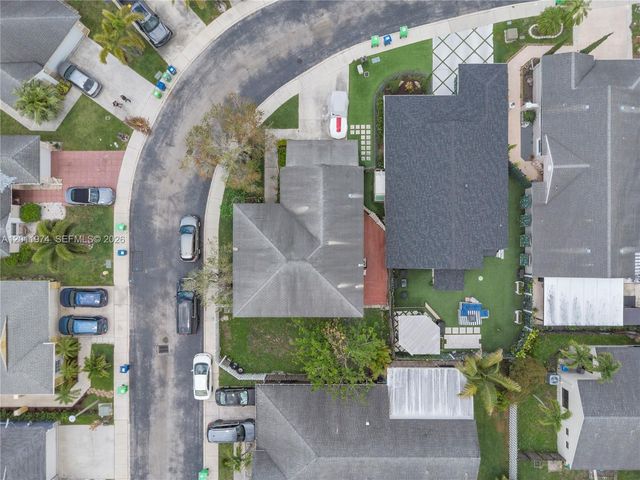375 W Riverbend Dr, Sunrise, FL 33326