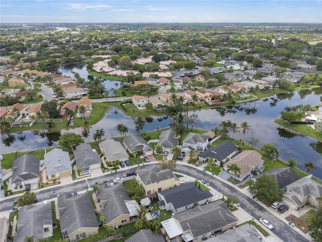 375 W Riverbend Dr, Sunrise, FL 33326