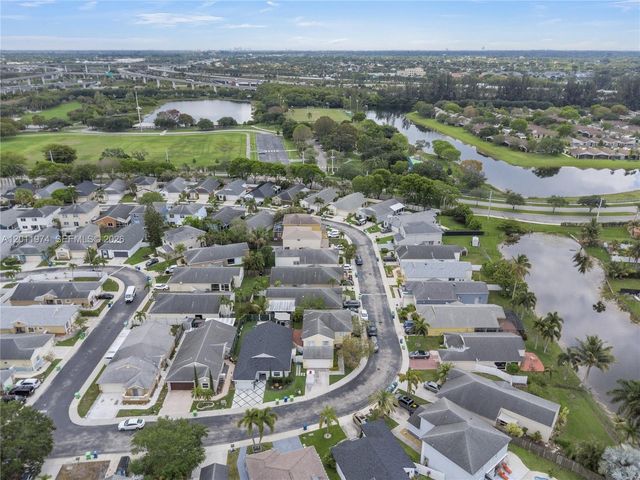 375 W Riverbend Dr, Sunrise, FL 33326