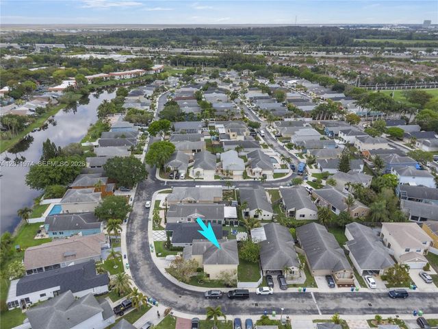375 W Riverbend Dr, Sunrise, FL 33326