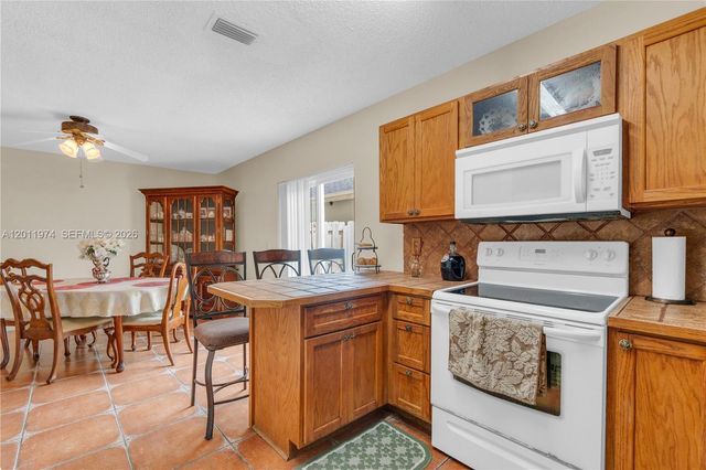 375 W Riverbend Dr, Sunrise, FL 33326