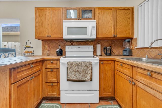 375 W Riverbend Dr, Sunrise, FL 33326