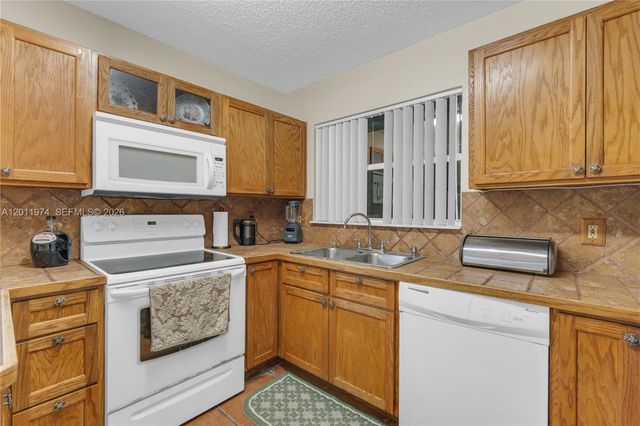 375 W Riverbend Dr, Sunrise, FL 33326