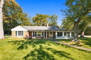 699 Saint Andrews Drive, Crete, IL 60417