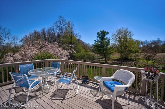 5100 Meadow Crest Circle, Grand Blanc Charter Township, MI 48442