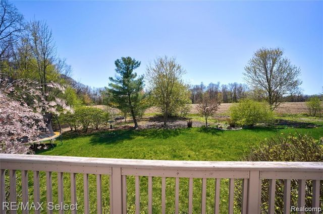 5100 Meadow Crest Circle, Grand Blanc Charter Township, MI 48442
