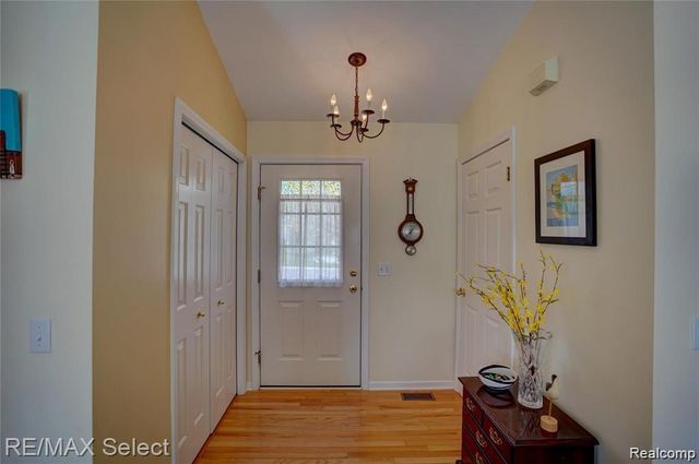 5100 Meadow Crest Circle, Grand Blanc Charter Township, MI 48442