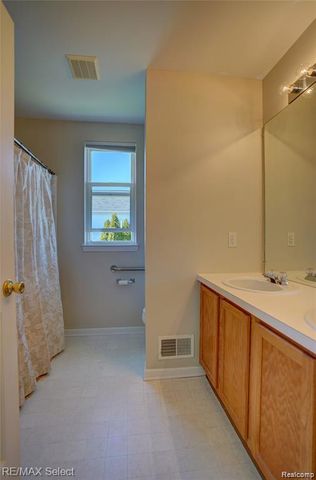 5100 Meadow Crest Circle, Grand Blanc Charter Township, MI 48442