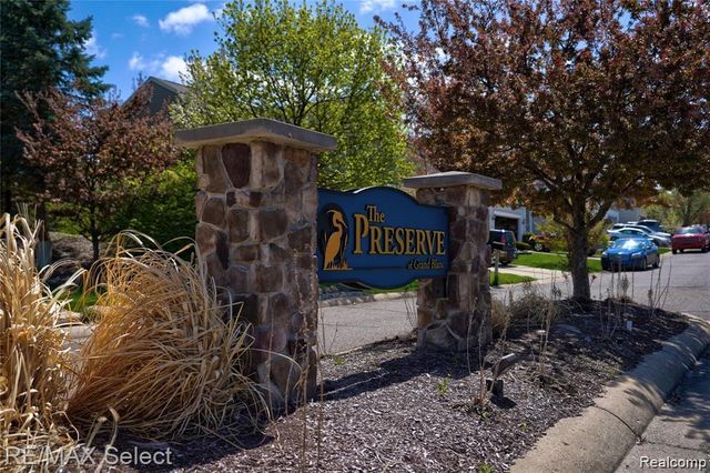 5100 Meadow Crest Circle, Grand Blanc Charter Township, MI 48442