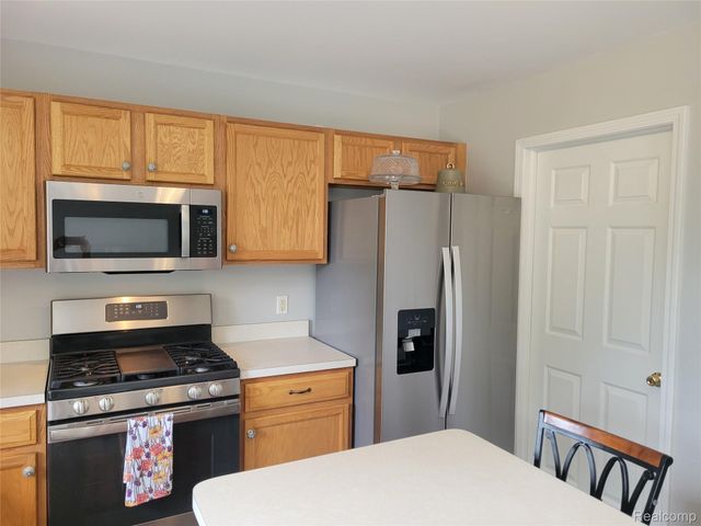 5100 Meadow Crest Circle, Grand Blanc Charter Township, MI 48442