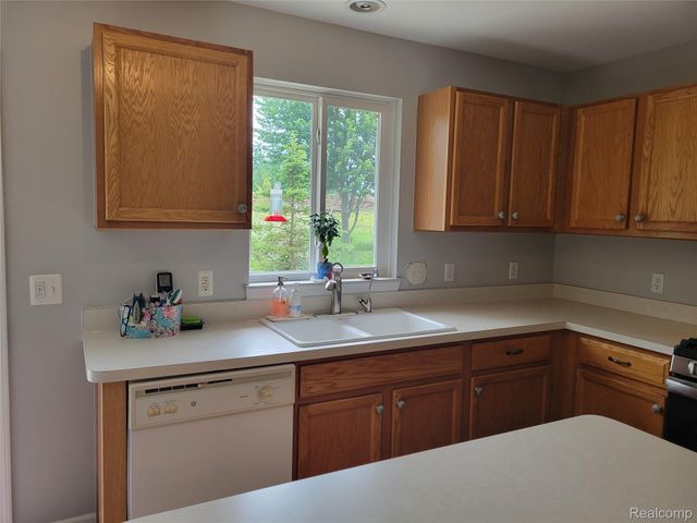 5100 Meadow Crest Circle, Grand Blanc Charter Township, MI 48442