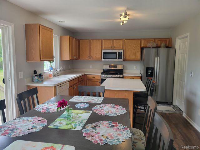 5100 Meadow Crest Circle, Grand Blanc Charter Township, MI 48442