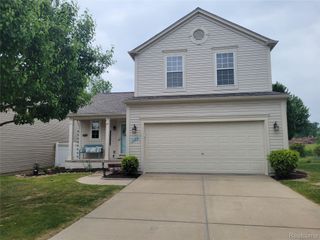 5100 Meadow Crest Circle, Grand Blanc Charter Township, MI 48442