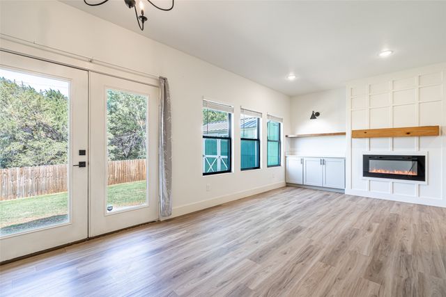 924 Arkansas River Drive, Granbury, TX 76048