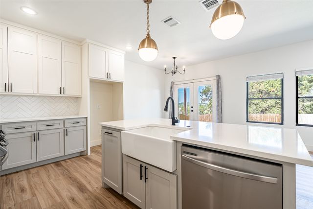 924 Arkansas River Drive, Granbury, TX 76048