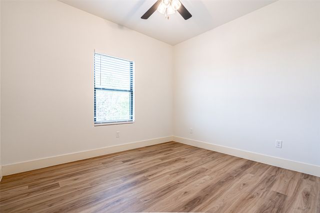924 Arkansas River Drive, Granbury, TX 76048