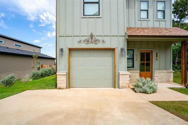 924 Arkansas River Drive, Granbury, TX 76048