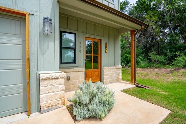 924 Arkansas River Drive, Granbury, TX 76048
