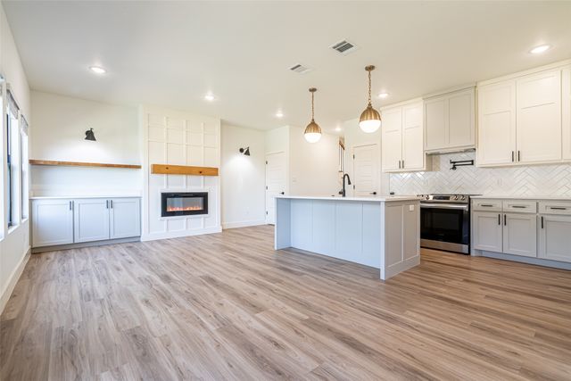 924 Arkansas River Drive, Granbury, TX 76048