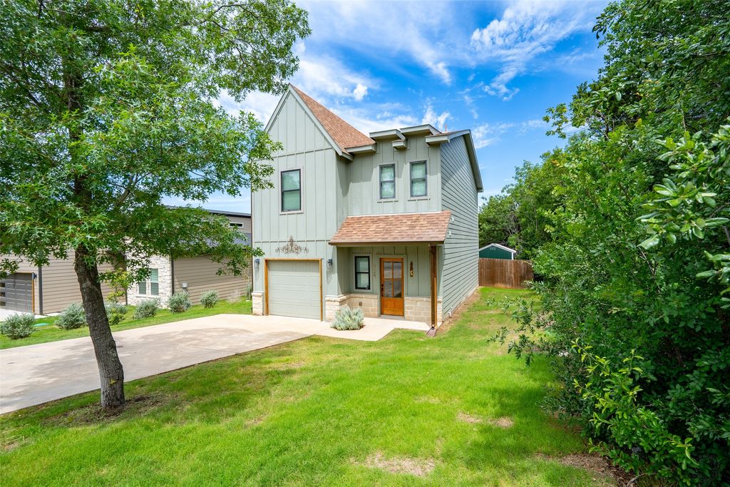 924 Arkansas River Drive, Granbury, TX 76048