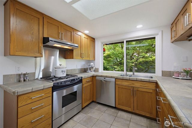 16653 157th Avenue SE, Renton, WA 98058