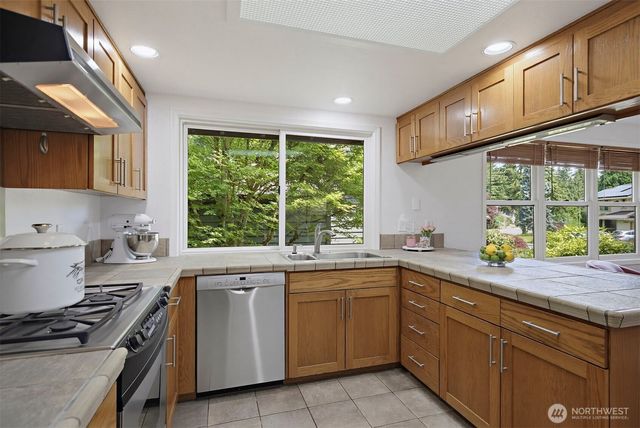 16653 157th Avenue SE, Renton, WA 98058