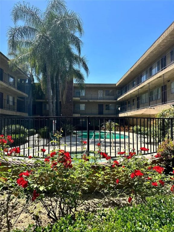 8505 Columbus Avenue 206, North Hills, CA 91343