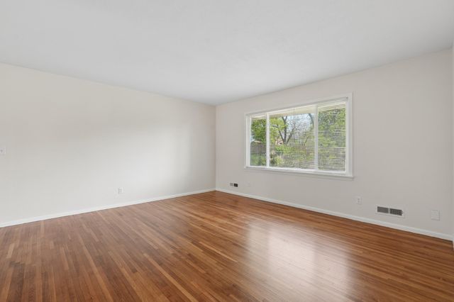 8241 Innsdale Avenue S, Cottage Grove, MN 55016