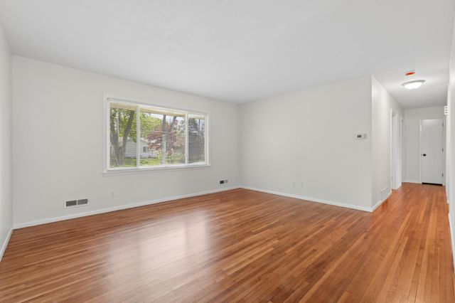 8241 Innsdale Avenue S, Cottage Grove, MN 55016