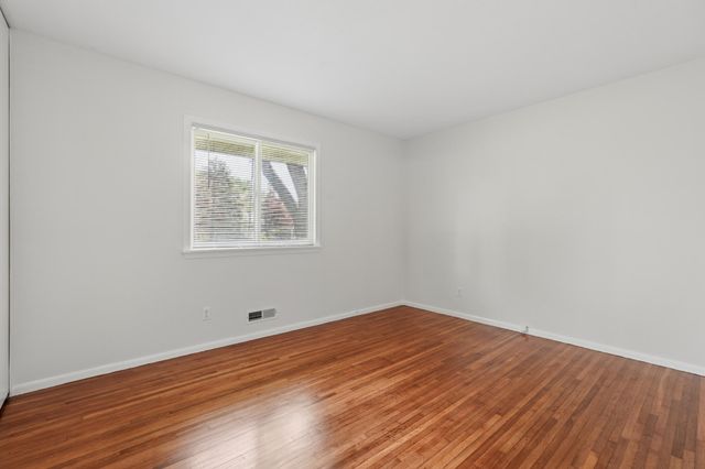 8241 Innsdale Avenue S, Cottage Grove, MN 55016