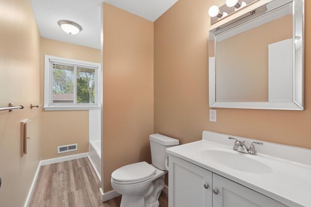 8241 Innsdale Avenue S, Cottage Grove, MN 55016