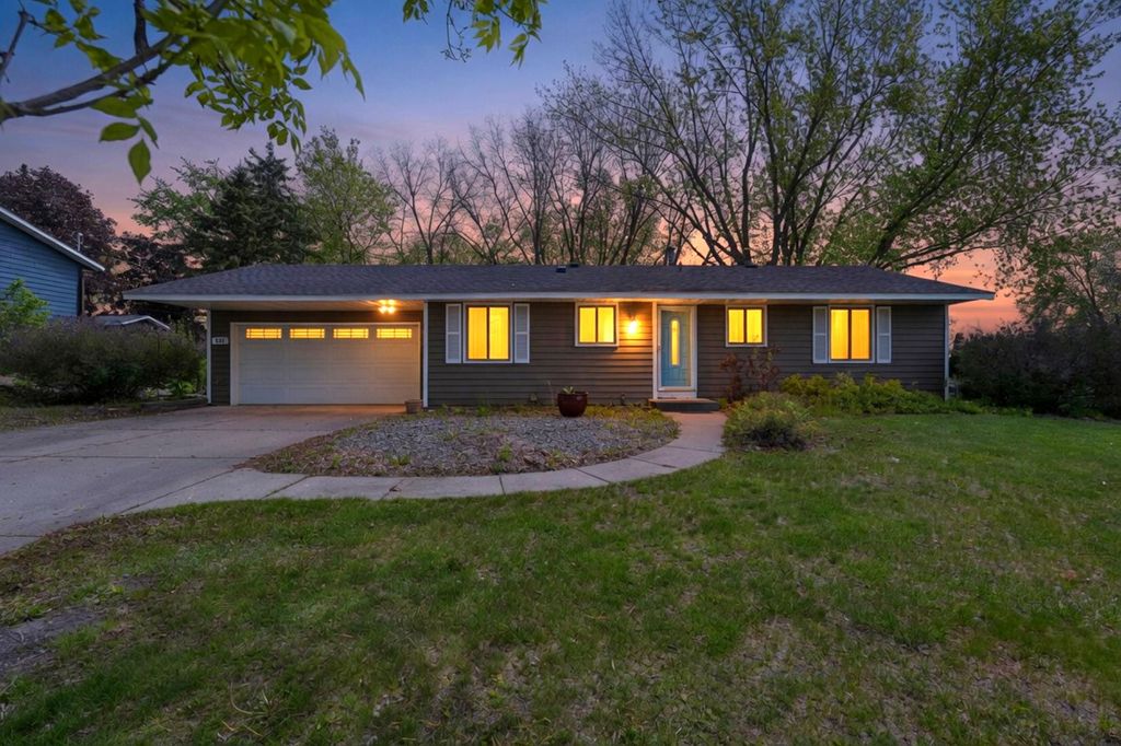 8241 Innsdale Avenue S, Cottage Grove, MN 55016