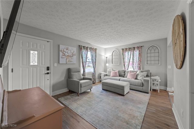 346 E 329th Street, Willowick, OH 44095